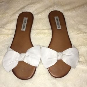 Steve Madden bow tie white slides, sandals